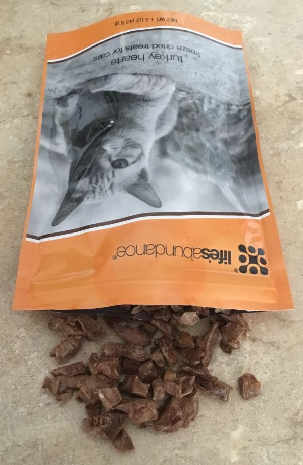 The Purrrfect Treat For Your Cat Or Kitten! Turkey Hearts Freeze-Dried Cat Treats – Yummy!